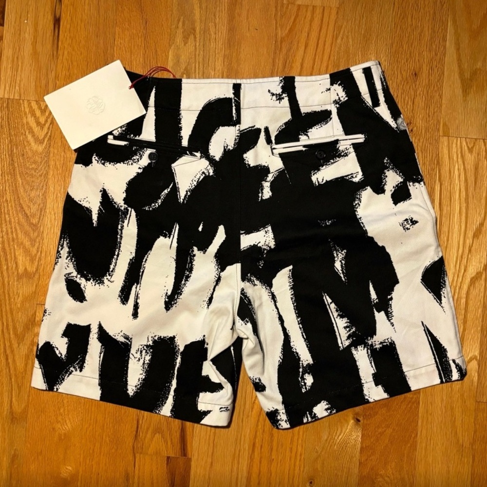 Alexander McQueen Monochrome Graphic Apparel